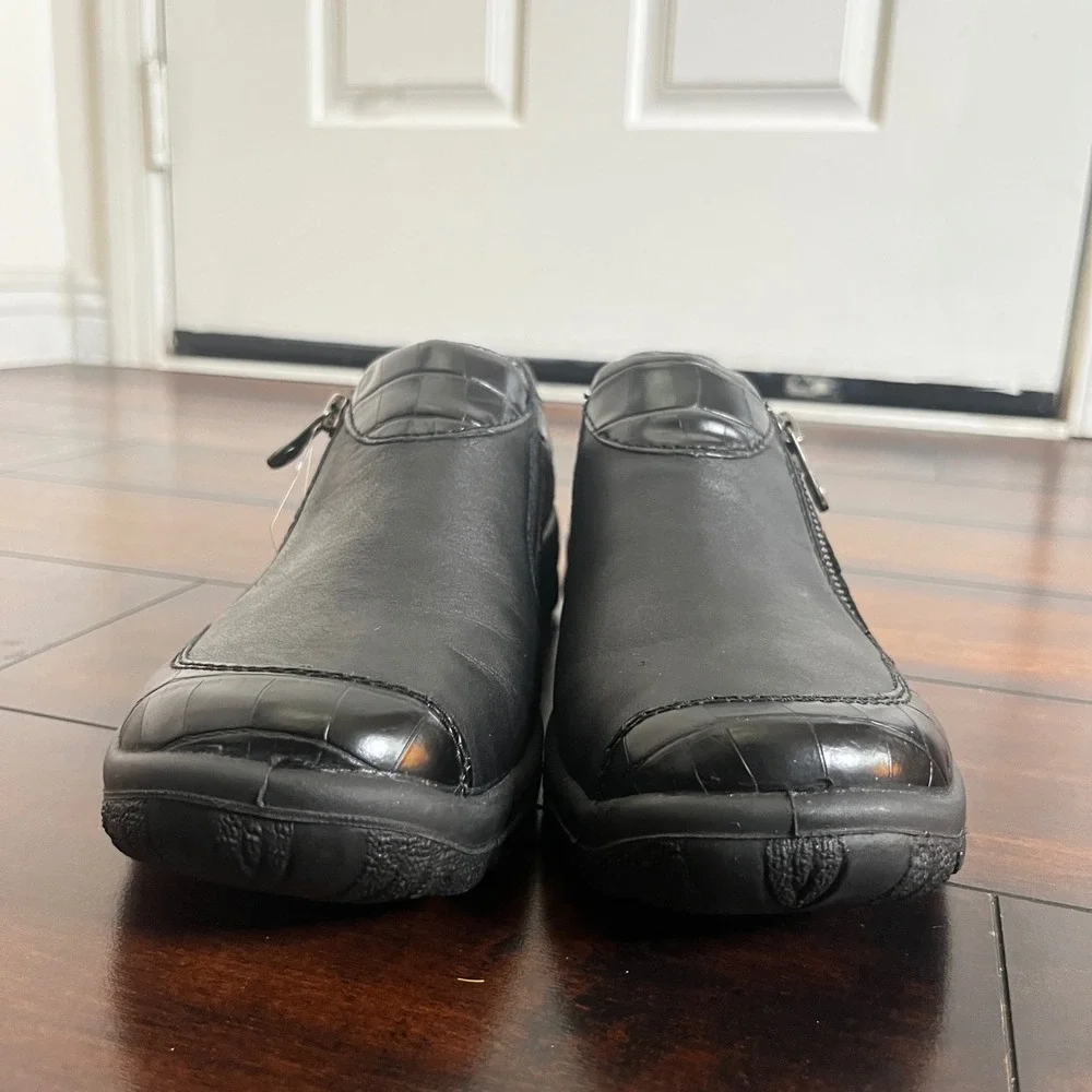 NWOB Reiker Women's Walking Shoes Black Leather Croc Trim Zipper size 41 Comfort